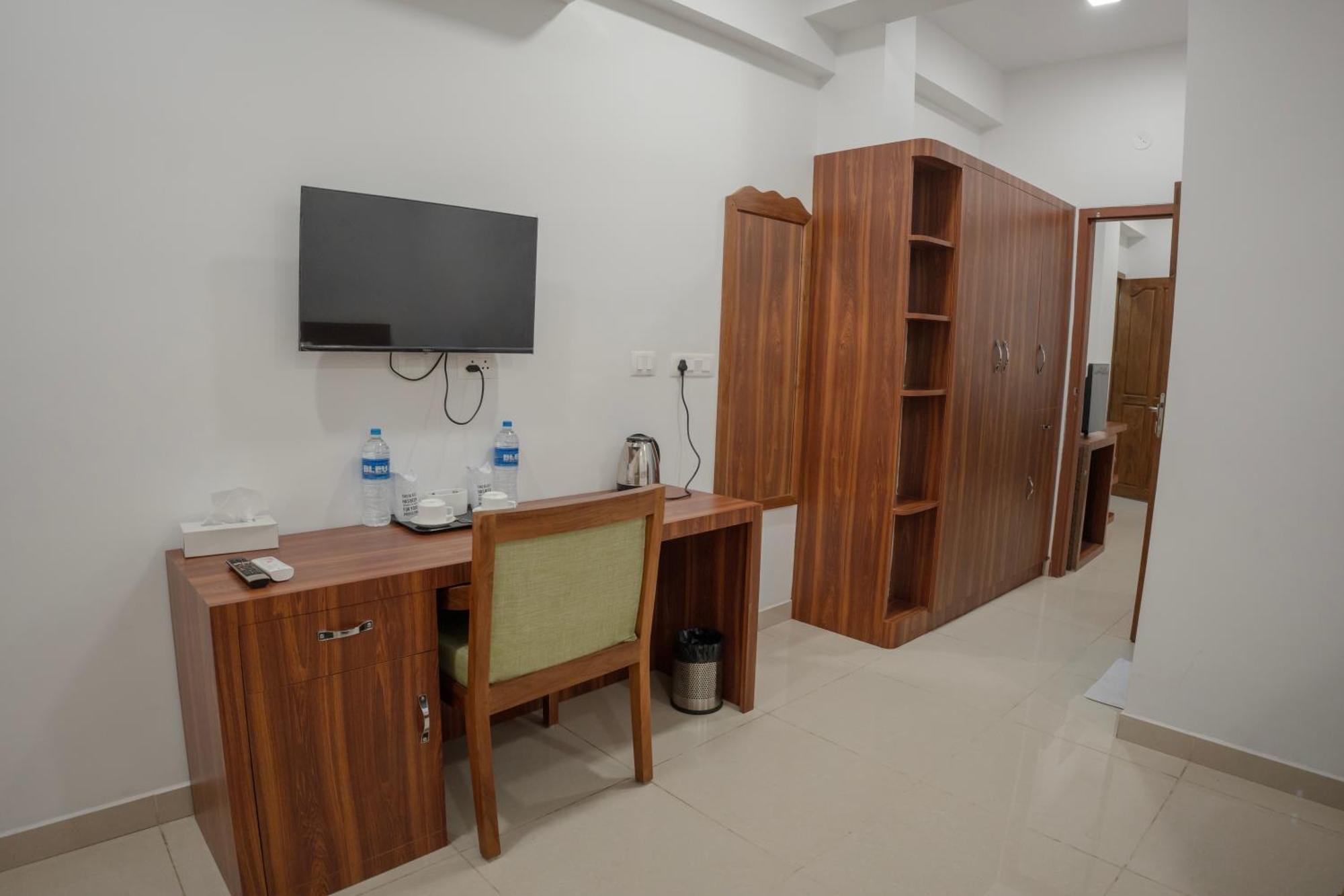 Daffodils Luxury Airport Suites Kochi Exterior photo
