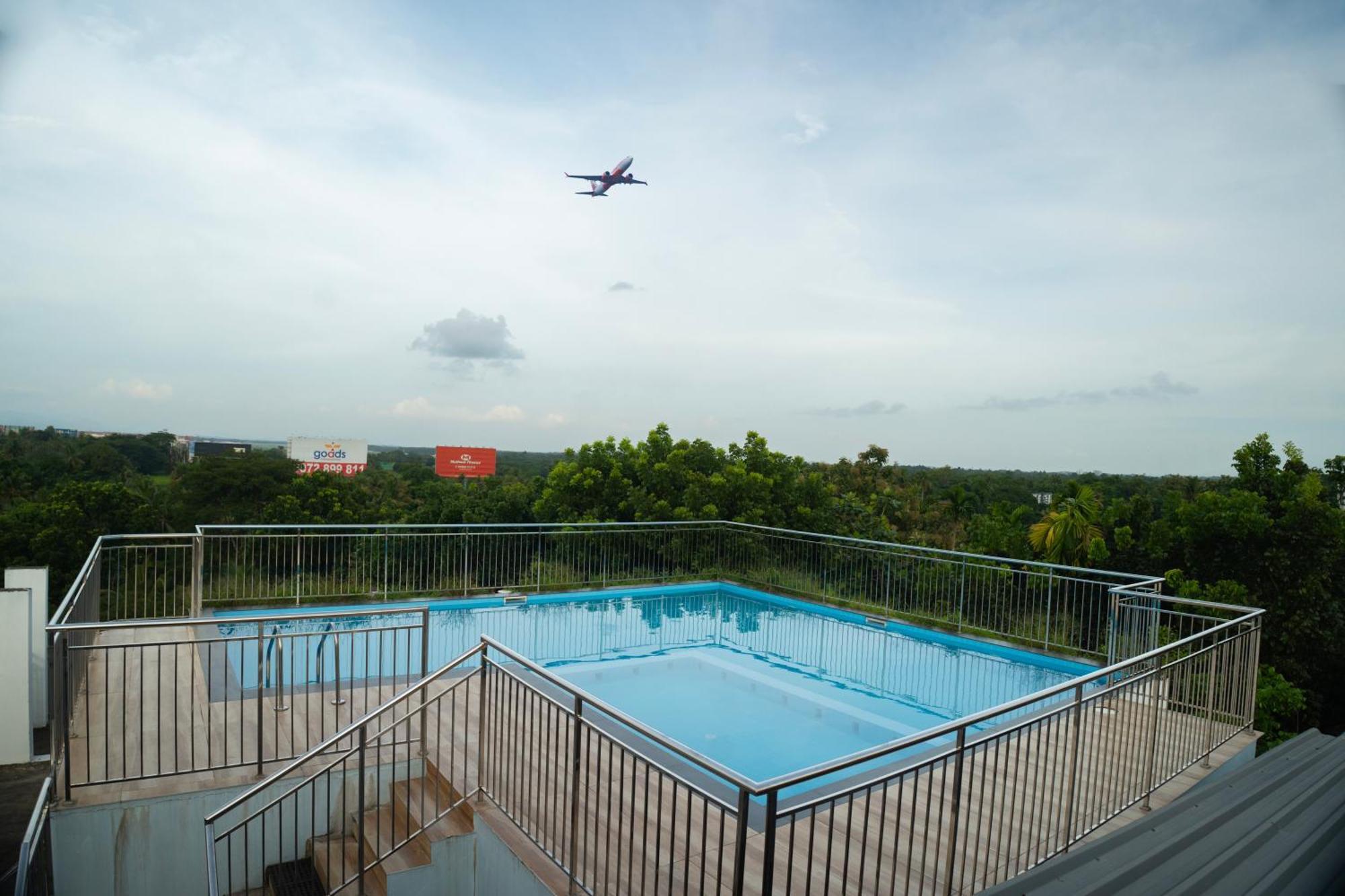 Daffodils Luxury Airport Suites Kochi Exterior photo